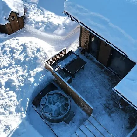 Lakeside Vaami Chalet