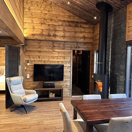 شاليه Lakeside Vaami *